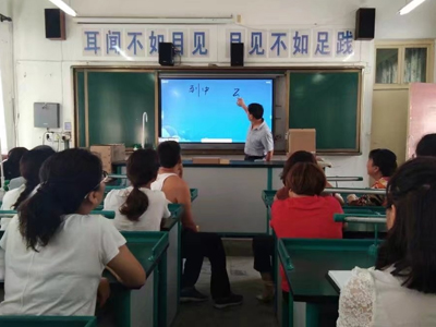 從黑板到多媒體，從紙質(zhì)筆記本到電腦筆記本，多媒體教學(xué)觸摸一體機(jī)改變了傳統(tǒng)的教學(xué)用具