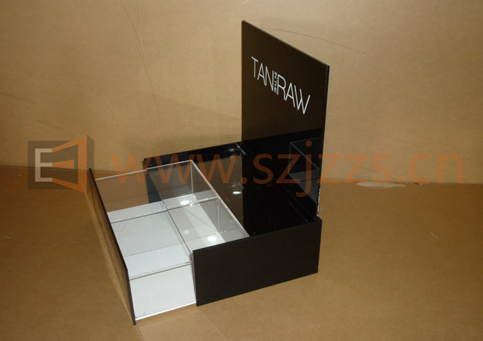 Tan In The Raw品牌護膚品展示架