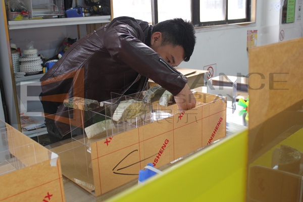 亞克力展示架固定粘接中