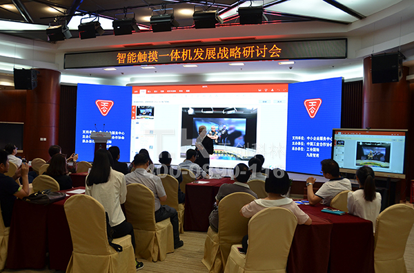 觸摸一體機(jī)