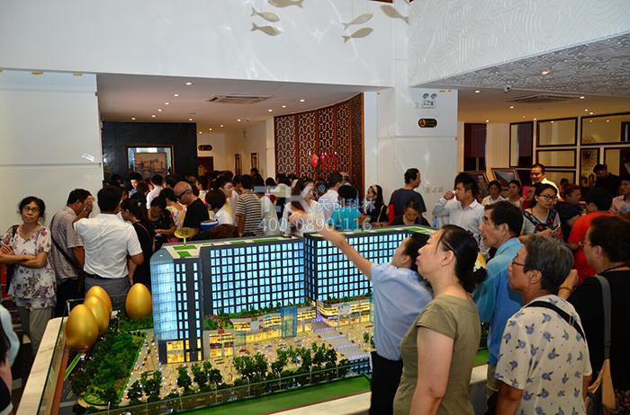 嘈雜的售樓處觸摸一體機(jī) 嘈雜的售樓處觸摸一體機(jī)