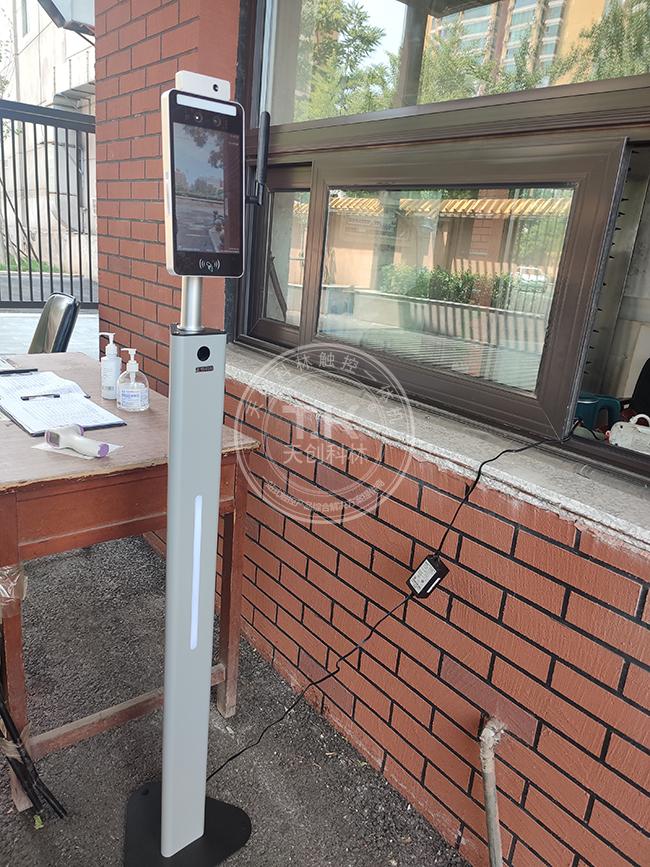 有了數(shù)字哨兵，老人再也不愁不會用智能手機